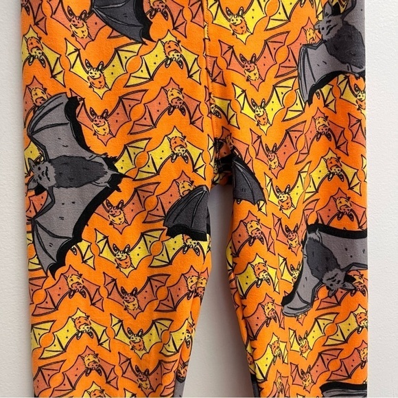 Lularoe Tween Orange Halloween Bat Leggings - Picture 4 of 9